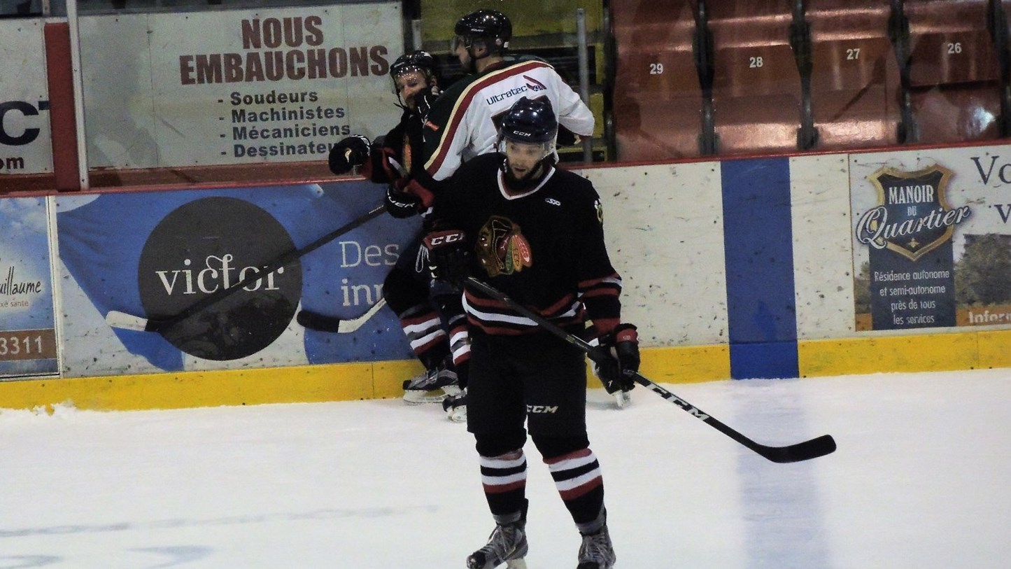 Le Danplex de Saint-Éphrem a remporté le premier match de la finale de la LHBBF au compte de 7-1 contre les Éperviers de Bellechasse.