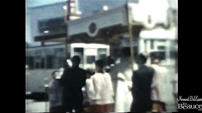 Normand DeLessard présente des images de la marche de la fête de Dieu à La Guadeloupe en 1955. 