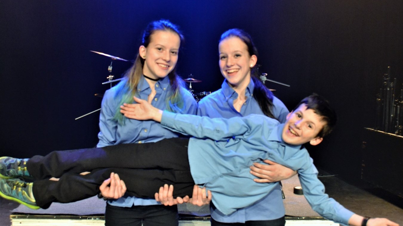 Le groupe « Fernand au cube » qui a remporté la finale locale de Secondaire en spectacle de la Polyvalente Benoît-Vachon de Sainte-Marie (Anne-Marie, Annabelle et David Ferland). 