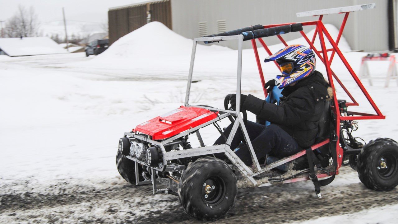 Les élèves du PRÉ-DEP de Saint-Joseph testent les « Dune Buggy » construits en cours d’année
