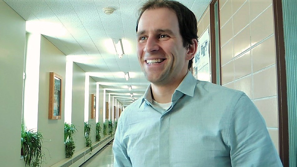 James Veilleux, originaire de Notre-Dame-des-Pins, est parmi les 32 finalistes à l'Agence spatiale canadienne pour obtenir un poste d'astronaute.