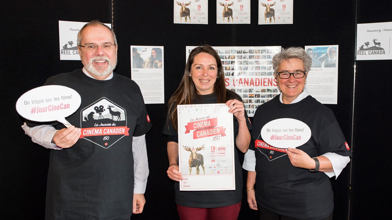 De gauche à droite, Claude Morin, maire de Saint-Georges, Marie Tanguay, chef de division à la bibliothèque et Carole Paquet, directrice du Service des loisirs et de la culture. 