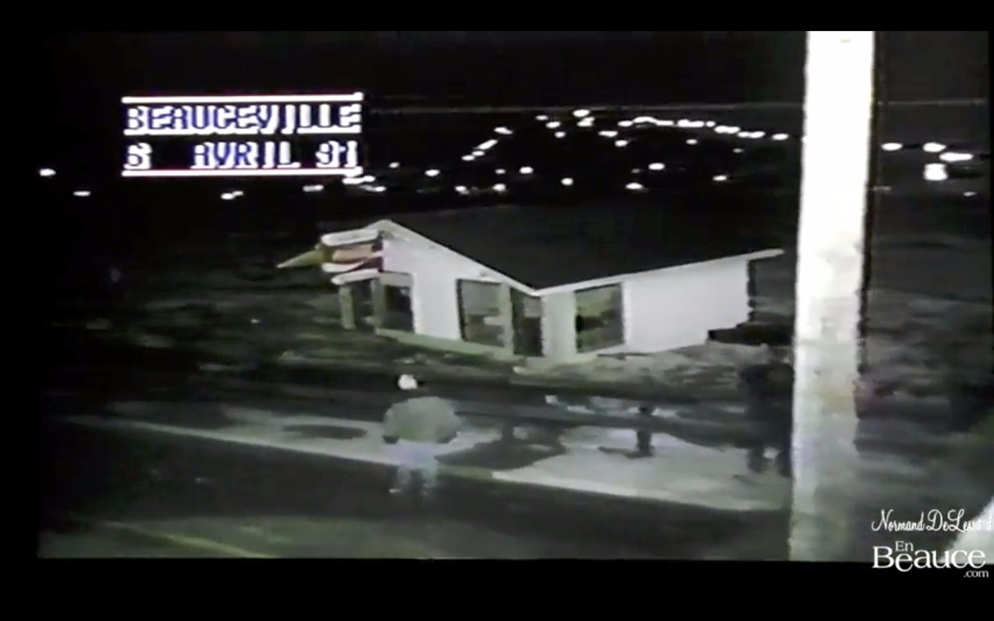 Normand présente des images de la grande débâcle de la rivière Chaudière en 1991.
