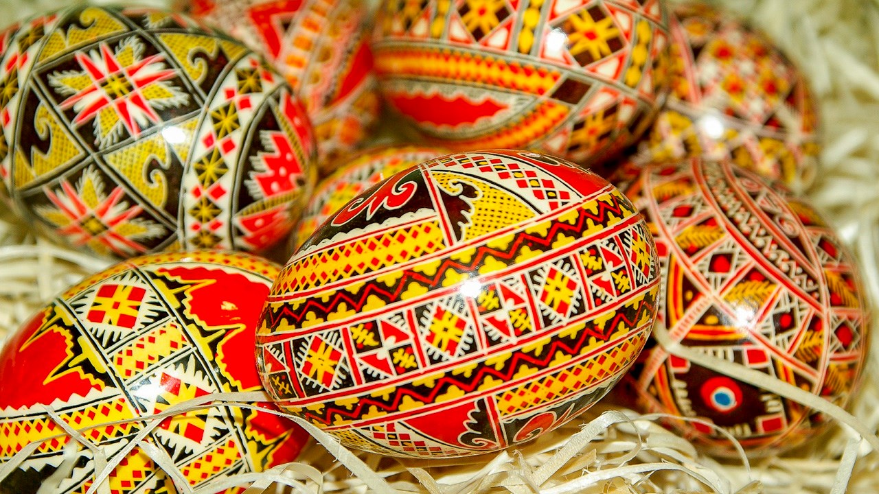 Dans les Églises orthodoxes, la décoration des oeufs donne lieu à de vraies oeuvres d'art.