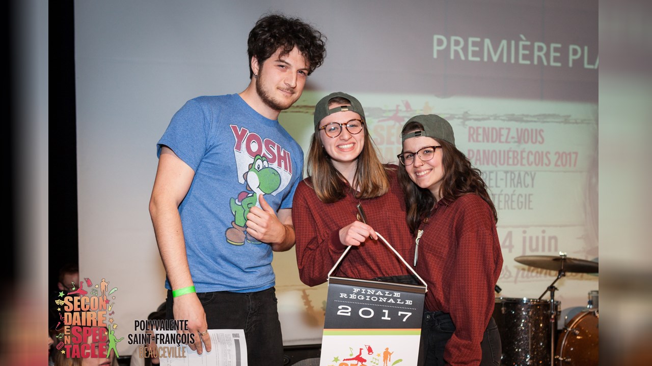 Andréanne Simard et Jade Turcotte (polyvalente de Saint-Georges) ont remporté la première place dans la catégorie Création totale pour leur composition « La mélancolie d’Émilie ».