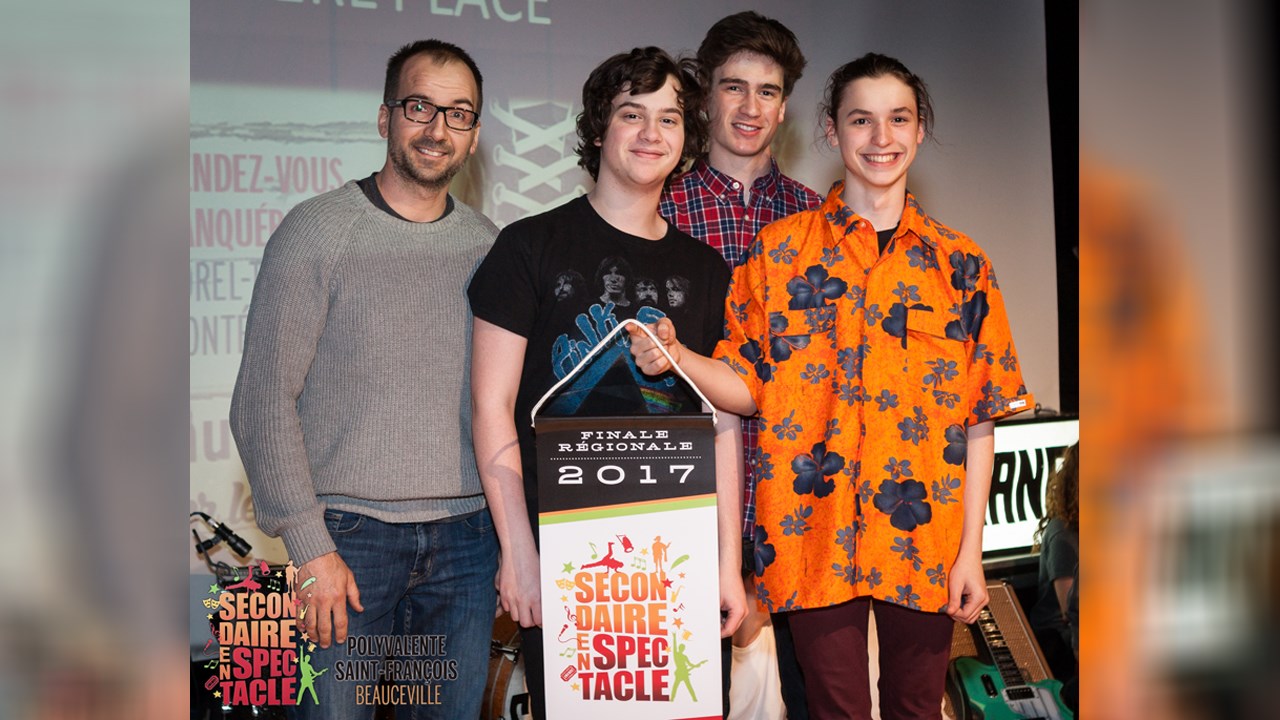 Jean-Victor Paris-Laflamme, Antoine Busque et Justin Veilleux (polyvalente Saint-François) pour leur interprétation de « Classical Gas » de Mason Williams.