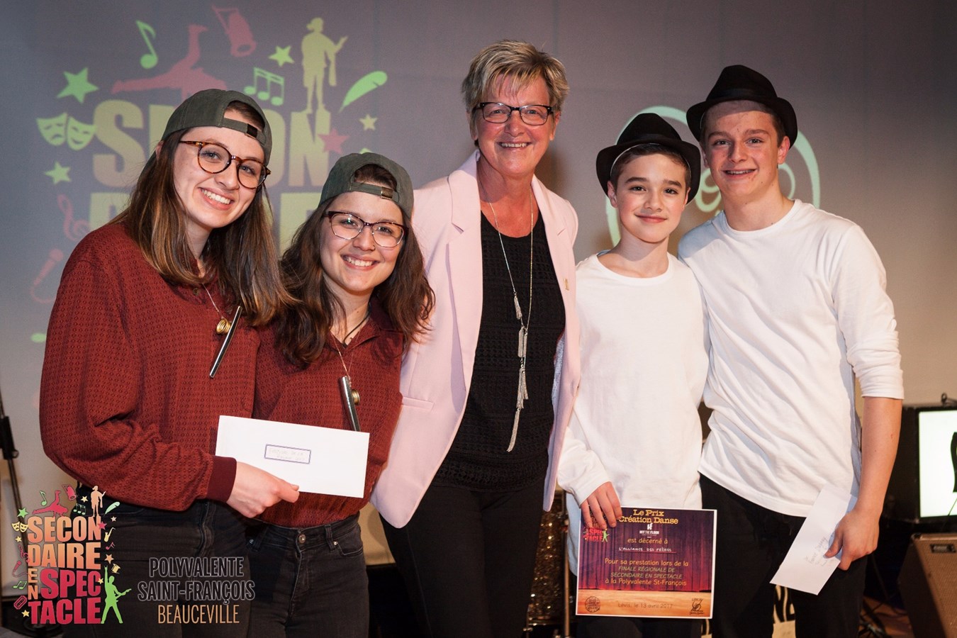 Xavier et Joakim Julien de l’École secondaire Pamphile-Le-May pour leur numéro « L’alliance des frères » et Andréanne Simard et Jade Turcotte de la Polyvalente de Saint-Georges pour leur composition « La mélancolie d’Émilie ». 