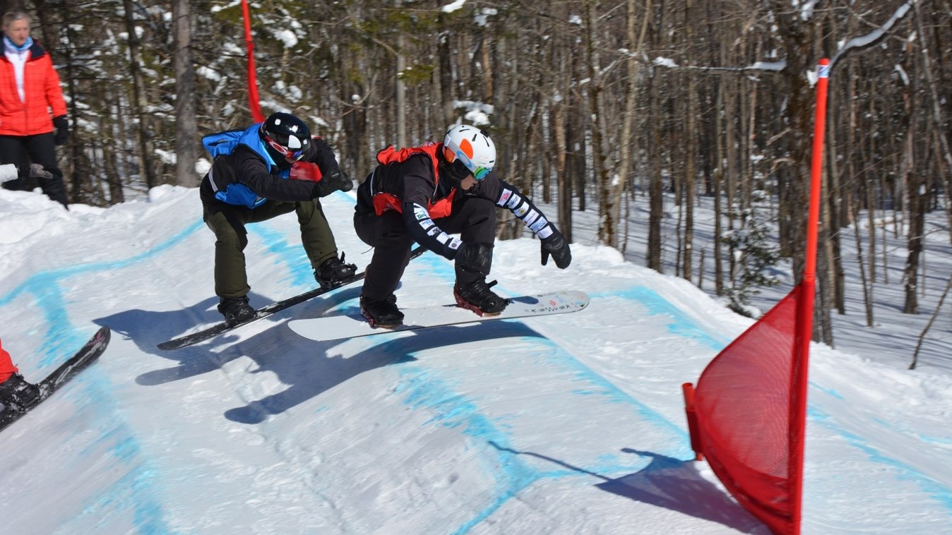 L'athlète de Sainte-Marie en snowboard cross Eliot Grondin.