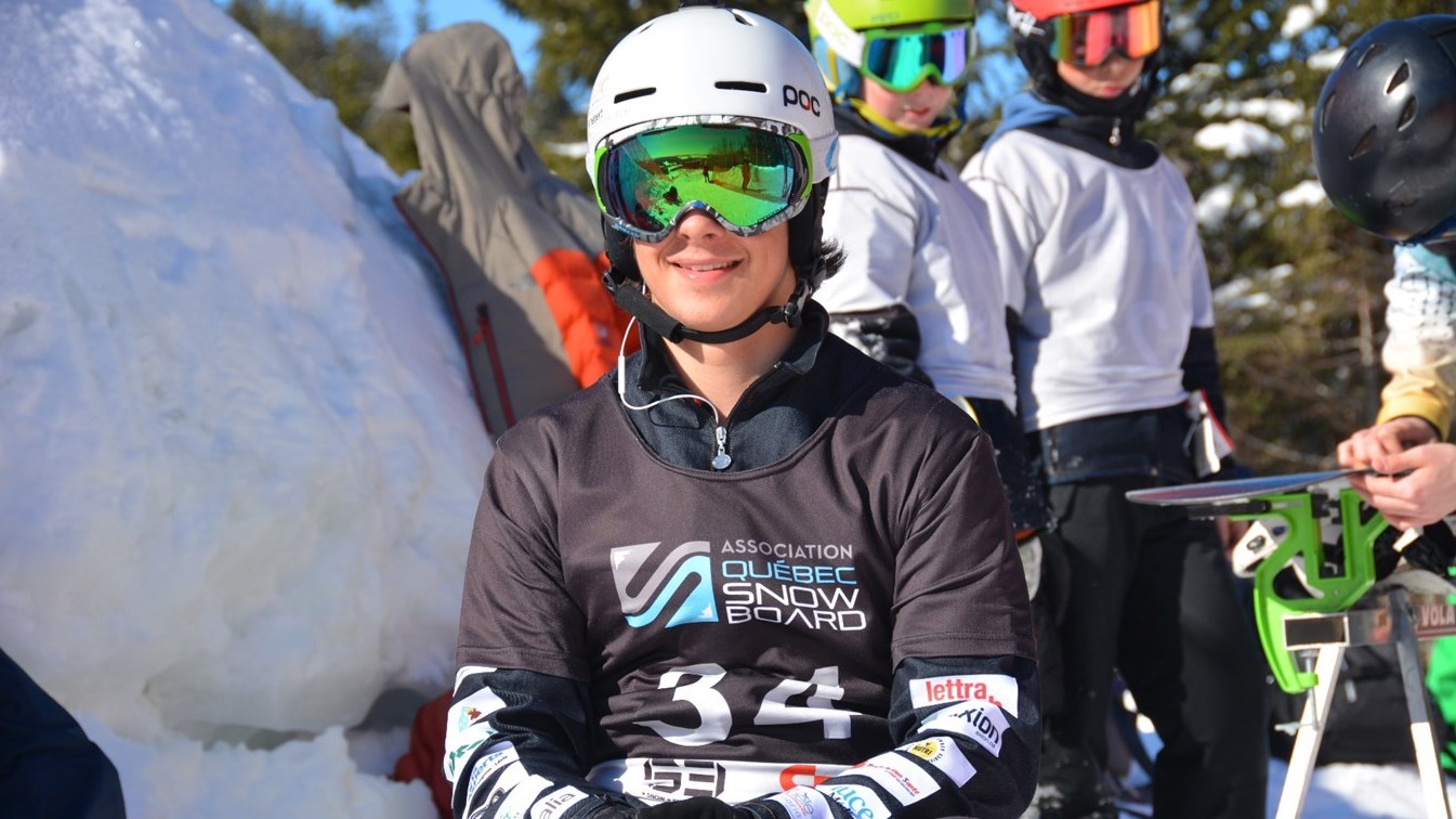 L'athlète de Sainte-Marie en snowboard cross Eliot Grondin.