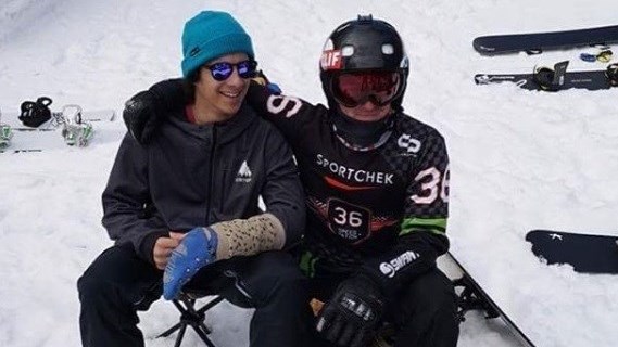 L'athlète de Sainte-Marie en snowboard cross Eliot Grondin.