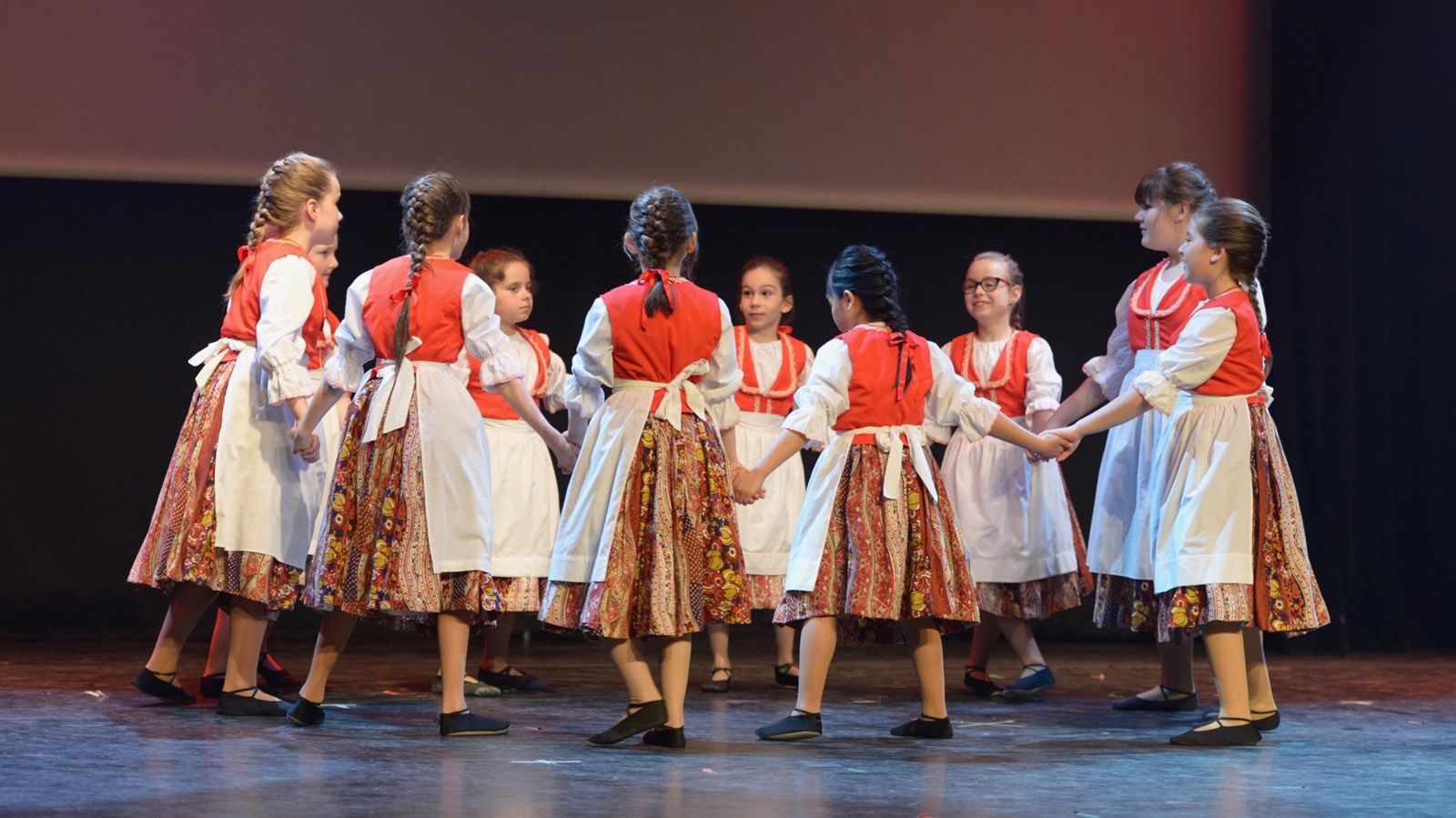 Le 41e spectacle annuel de l'école de danse Manigance de Sainte-Marie avait lieu le samedi 29 avril 2017.