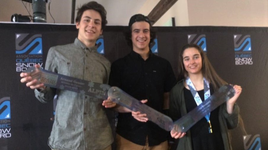 Arnaud Gaudet, récipiendaire du prix Athlète de ski alpin, Eliot Grondin, récipiendaire du prix Athlète de l'année en snowboard cross et gagnant du cumulatif FIS, ainsi que la récipiendaire du prix Athlète freestyle.