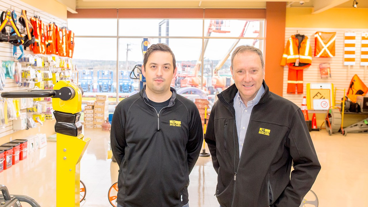 De gauche à droite, les nouveaux propriétaires de Location de Beauce Lou-Tec, Charles Morin, petit-fils du fondateur de l'entreprise et nouveau directeur général, et Martin Rancourt, nouveau président. 