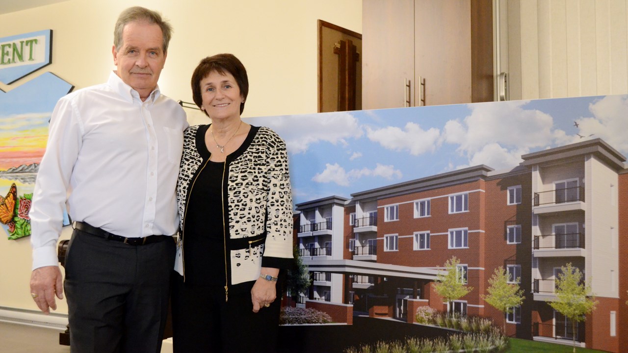 Le propriétaire du Manoir du quartier, Raymond Poulin, et la directrice de l'établissement, Michèle Veilleux, ont révélé les détails de la phase 4.