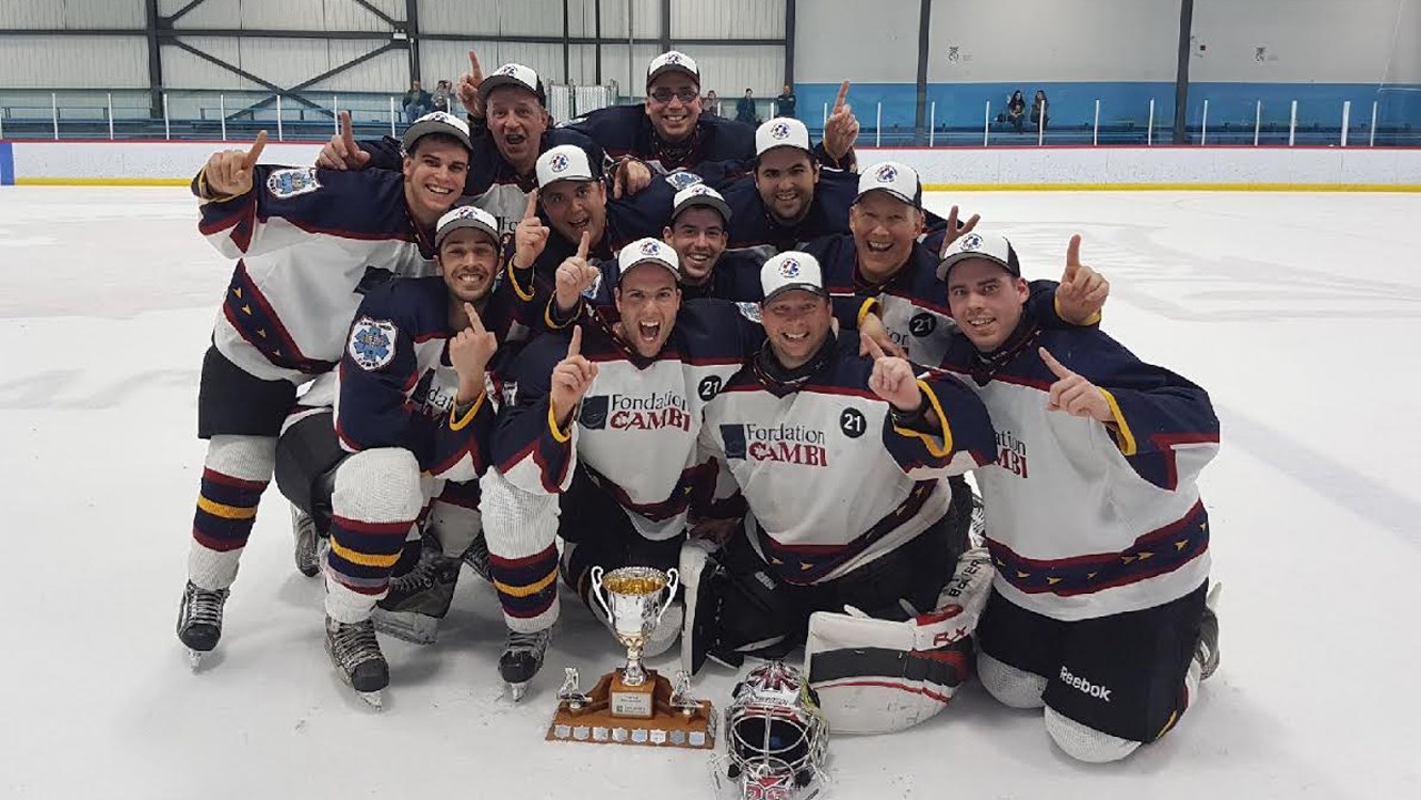 La Corporation ambulancière de Beauce inc. (CAMBI) a remporté la 14e édition du Tournoi provincial de hockey des paramédics dans la classe Participation, une première depuis 2007.