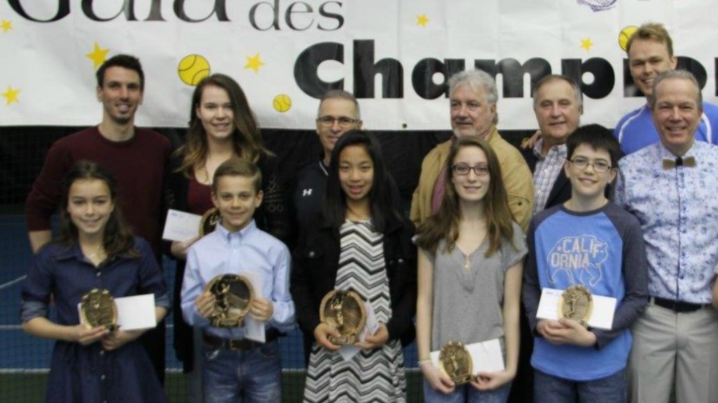 Rangée Arrière : Jean-Philippe Deblois (entraîneur) AlexiAnn Drouin, Denis Guertin,(président Tennis Beauce), Serge Thomassin (représentant ville St-Georges), Paul Busque (député Beauce-Sud)Mathieu Fortin-Thibaudeau (ancien junior et champion canadien en simple et en double 18 ans)

Rangée avant :  Alizée Poulin, Jack Williams, Rosalie Carrier-Dulac, Maxime Doyon, Nicolas Turcotte, Richard Dulac (Pro Tennis Beauce) et Albert Lacasse.