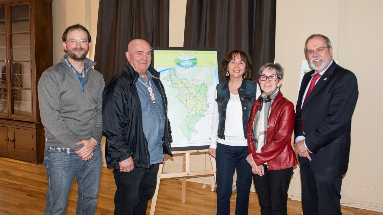 De gauche à droite, Martin-Frédéric Berthiaume, Rénald Therrien, Linda Champagne, Charlotte Veilleux et Claude Morin.