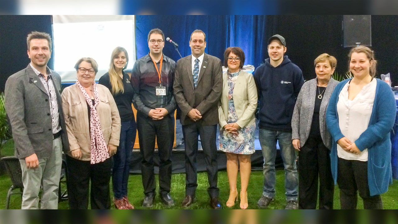 De gauche à droite : François Nadeau, Marielle Fecteau, Isabelle Gagnon, Jonathan Audet, Ghislain Breton, Nathalie Harton, Éric Doyon, Louise DeBlois et Marie-Claude Mercier.