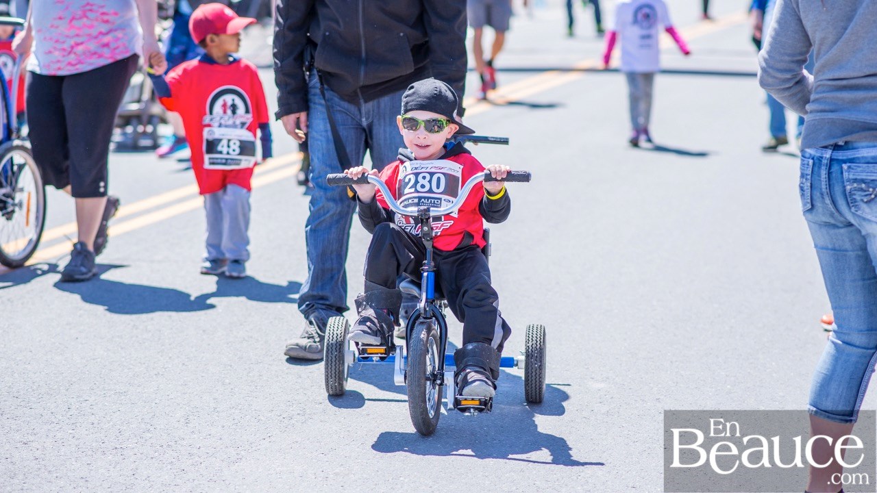 Environ 200 enfants ont couru le 2 km du Défi PSF, pour la grande joie des spectateurs