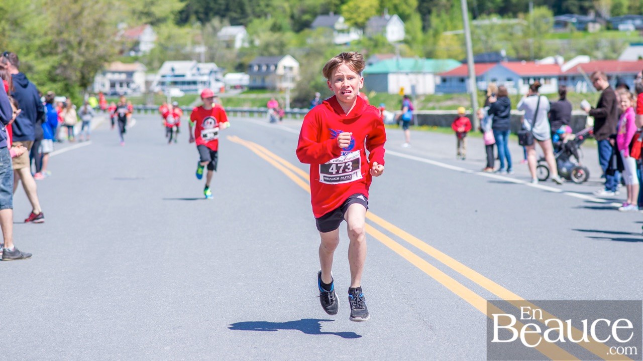 Environ 200 enfants ont couru le 2 km du Défi PSF, pour la grande joie des spectateurs