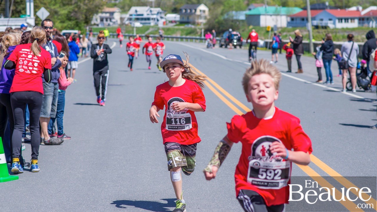 Environ 200 enfants ont couru le 2 km du Défi PSF, pour la grande joie des spectateurs