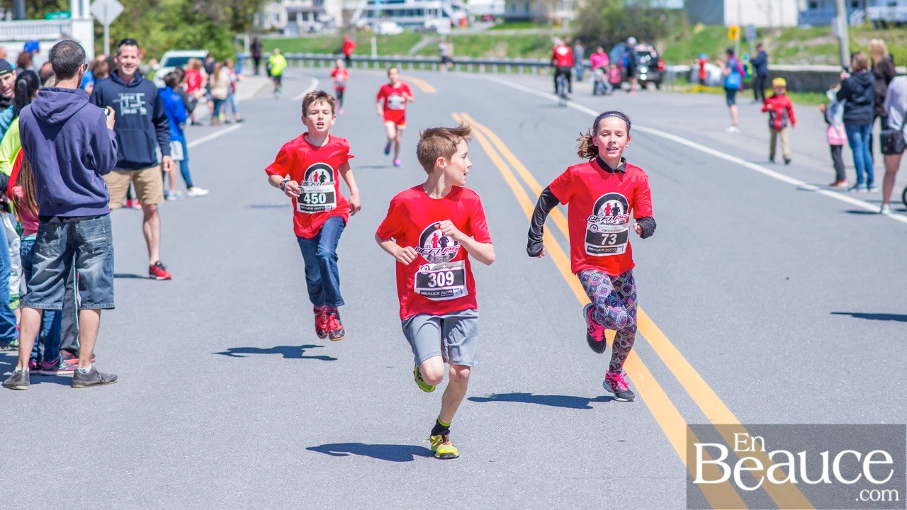 Environ 200 enfants ont couru le 2 km du Défi PSF, pour la grande joie des spectateurs