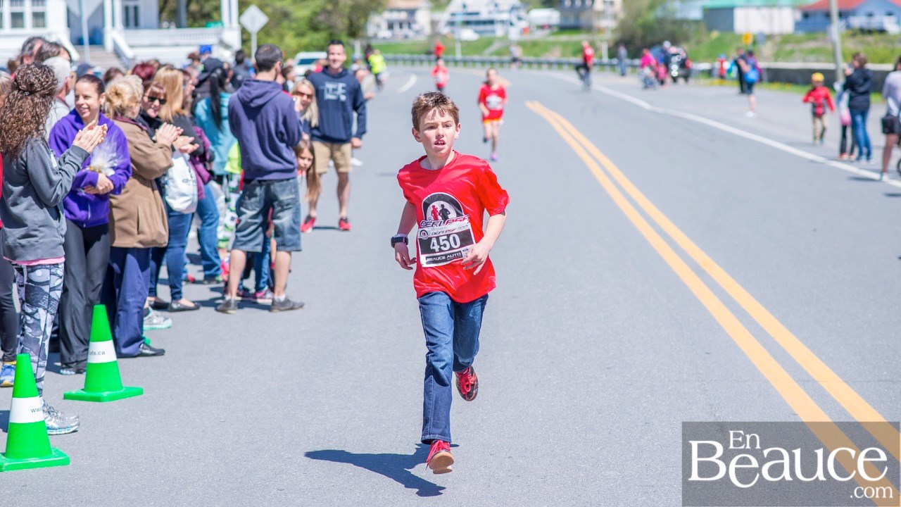 Environ 200 enfants ont couru le 2 km du Défi PSF, pour la grande joie des spectateurs