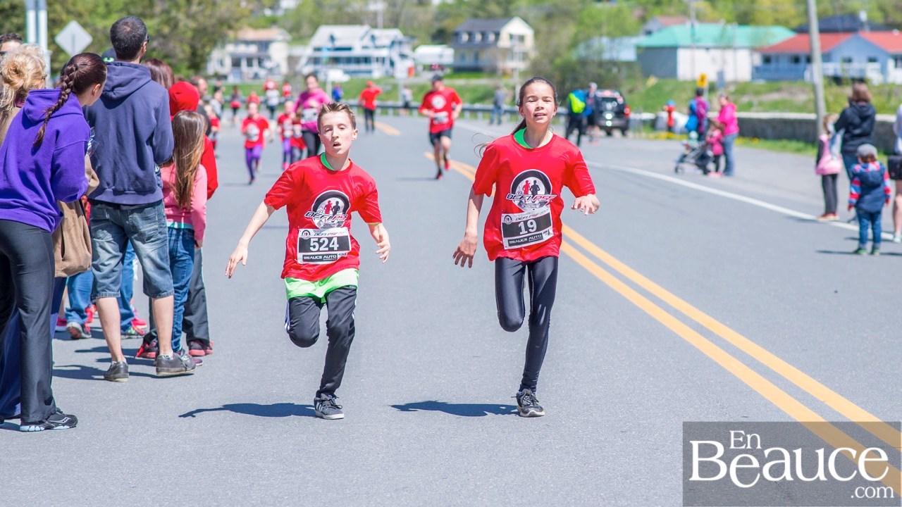 Environ 200 enfants ont couru le 2 km du Défi PSF, pour la grande joie des spectateurs