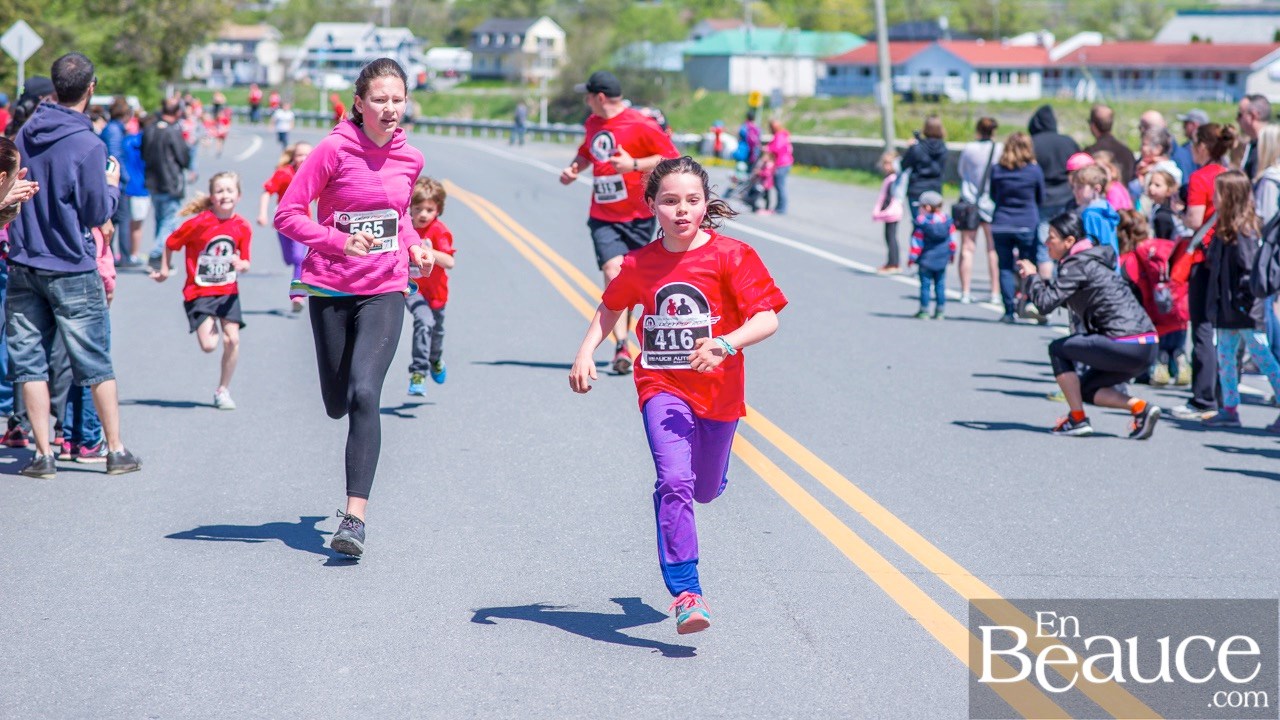 Environ 200 enfants ont couru le 2 km du Défi PSF, pour la grande joie des spectateurs
