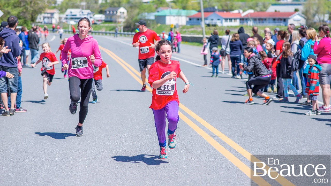 Environ 200 enfants ont couru le 2 km du Défi PSF, pour la grande joie des spectateurs