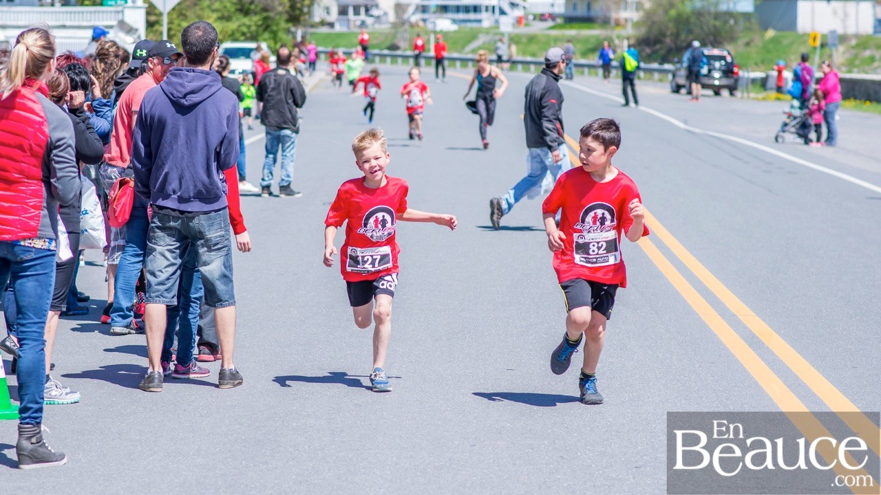 Environ 200 enfants ont couru le 2 km du Défi PSF, pour la grande joie des spectateurs