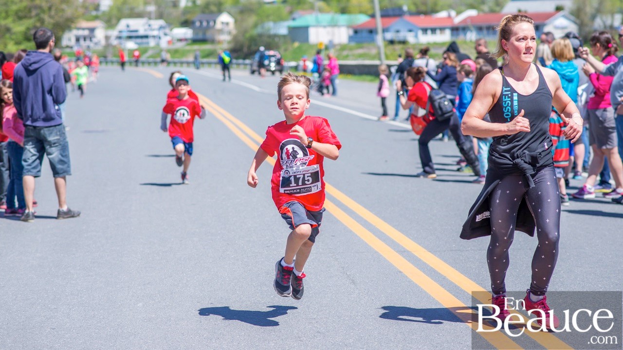 Environ 200 enfants ont couru le 2 km du Défi PSF, pour la grande joie des spectateurs