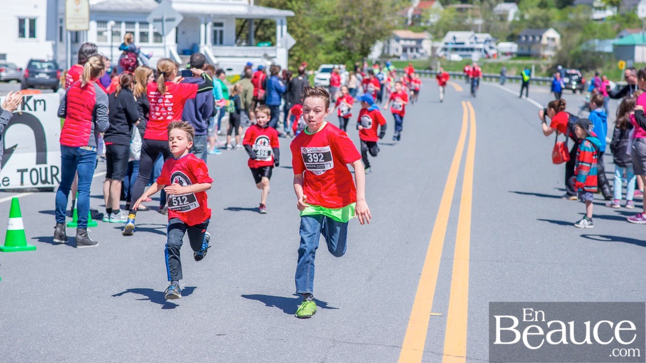 Environ 200 enfants ont couru le 2 km du Défi PSF, pour la grande joie des spectateurs
