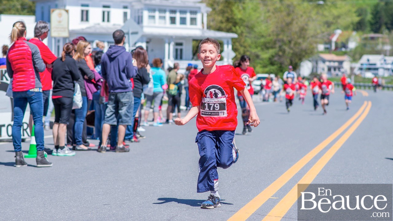 Environ 200 enfants ont couru le 2 km du Défi PSF, pour la grande joie des spectateurs