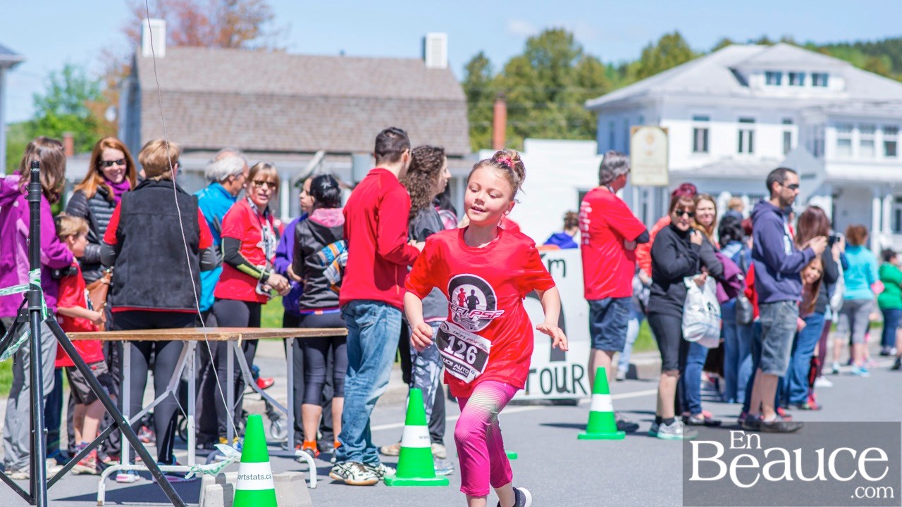 Environ 200 enfants ont couru le 2 km du Défi PSF, pour la grande joie des spectateurs