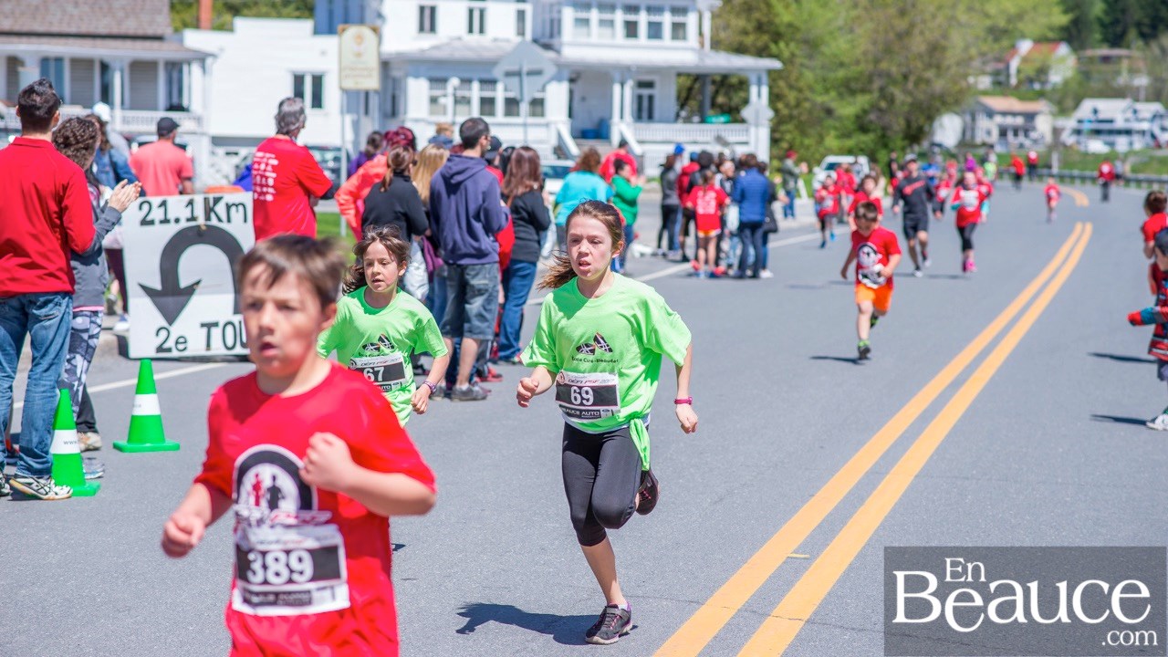 Environ 200 enfants ont couru le 2 km du Défi PSF, pour la grande joie des spectateurs