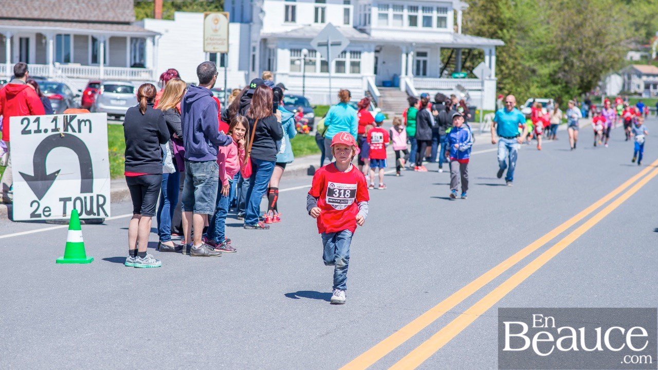 Environ 200 enfants ont couru le 2 km du Défi PSF, pour la grande joie des spectateurs