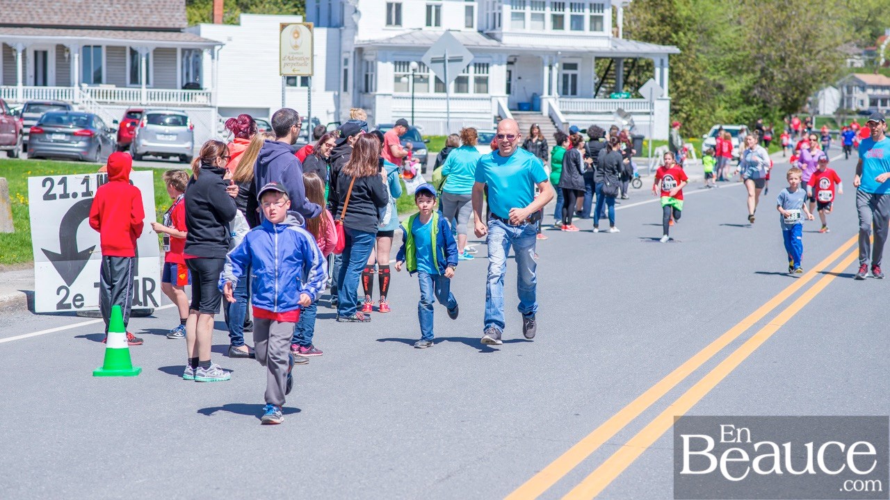 Environ 200 enfants ont couru le 2 km du Défi PSF, pour la grande joie des spectateurs