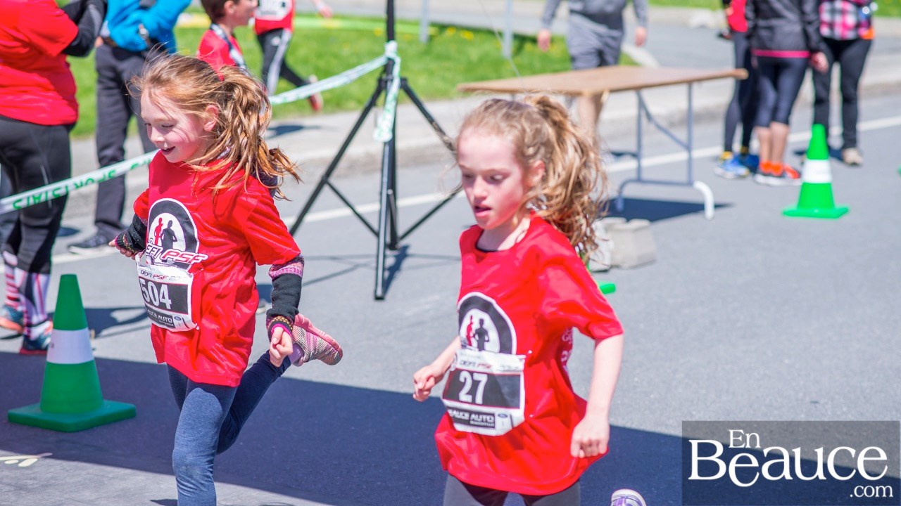 Environ 200 enfants ont couru le 2 km du Défi PSF, pour la grande joie des spectateurs