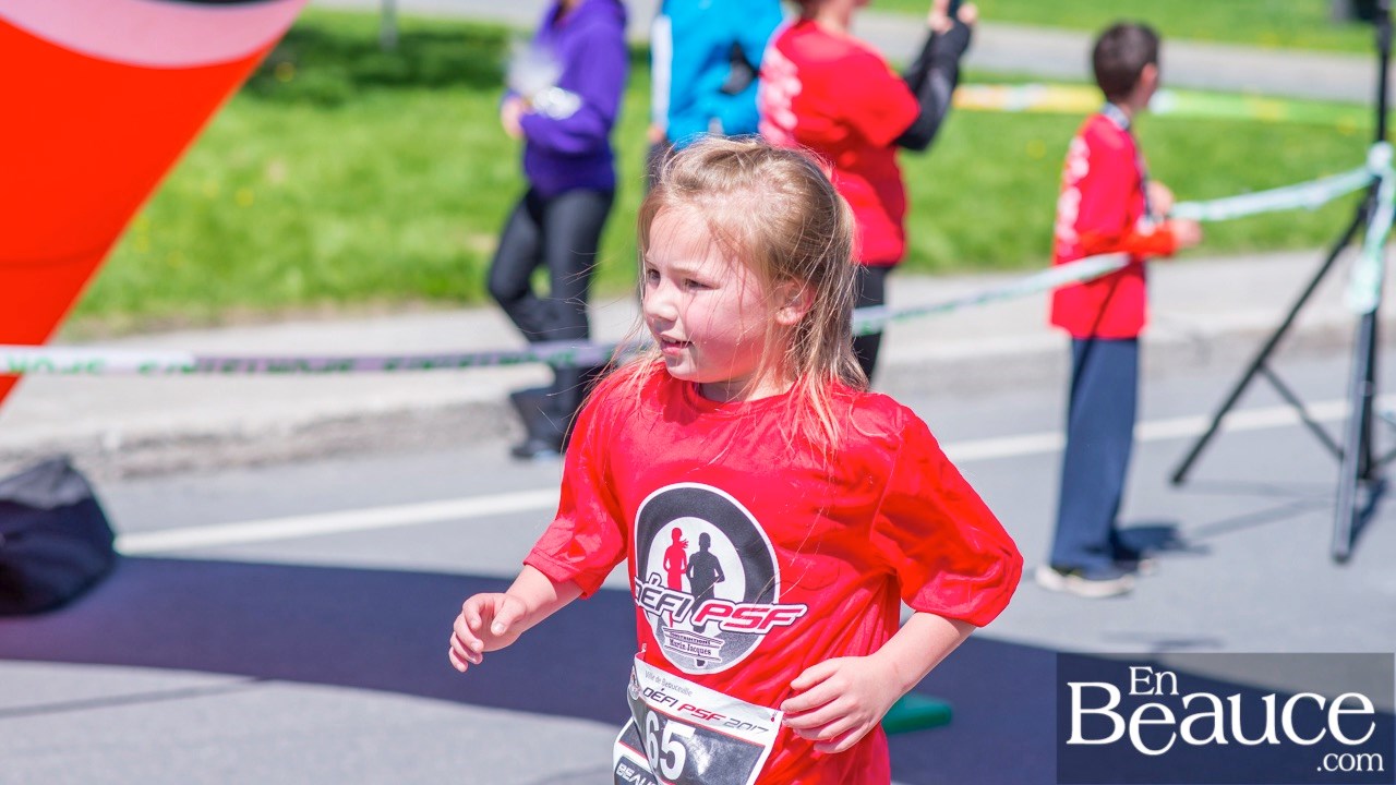 Environ 200 enfants ont couru le 2 km du Défi PSF, pour la grande joie des spectateurs