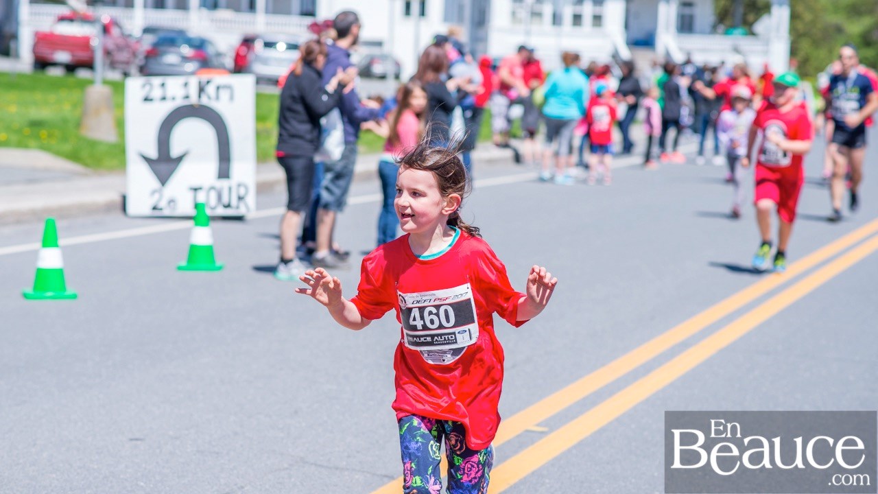 Environ 200 enfants ont couru le 2 km du Défi PSF, pour la grande joie des spectateurs