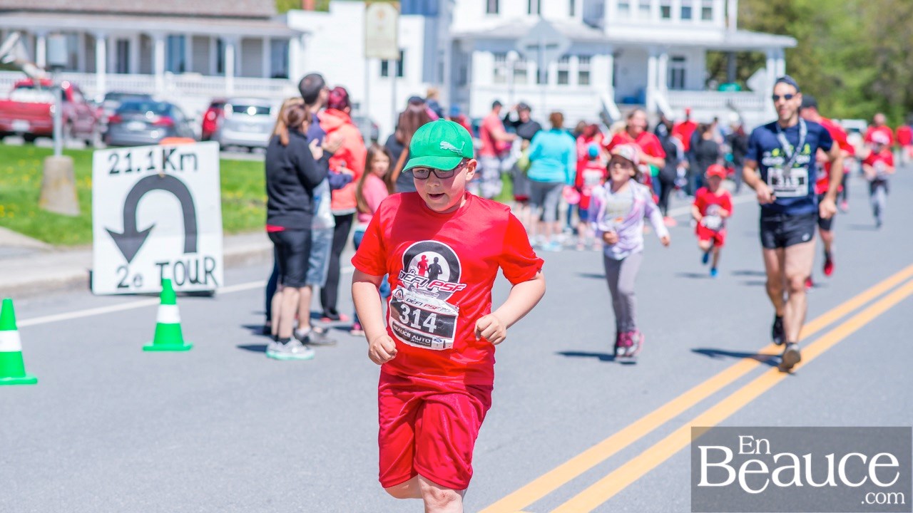 Environ 200 enfants ont couru le 2 km du Défi PSF, pour la grande joie des spectateurs