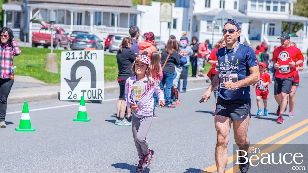 Environ 200 enfants ont couru le 2 km du Défi PSF, pour la grande joie des spectateurs