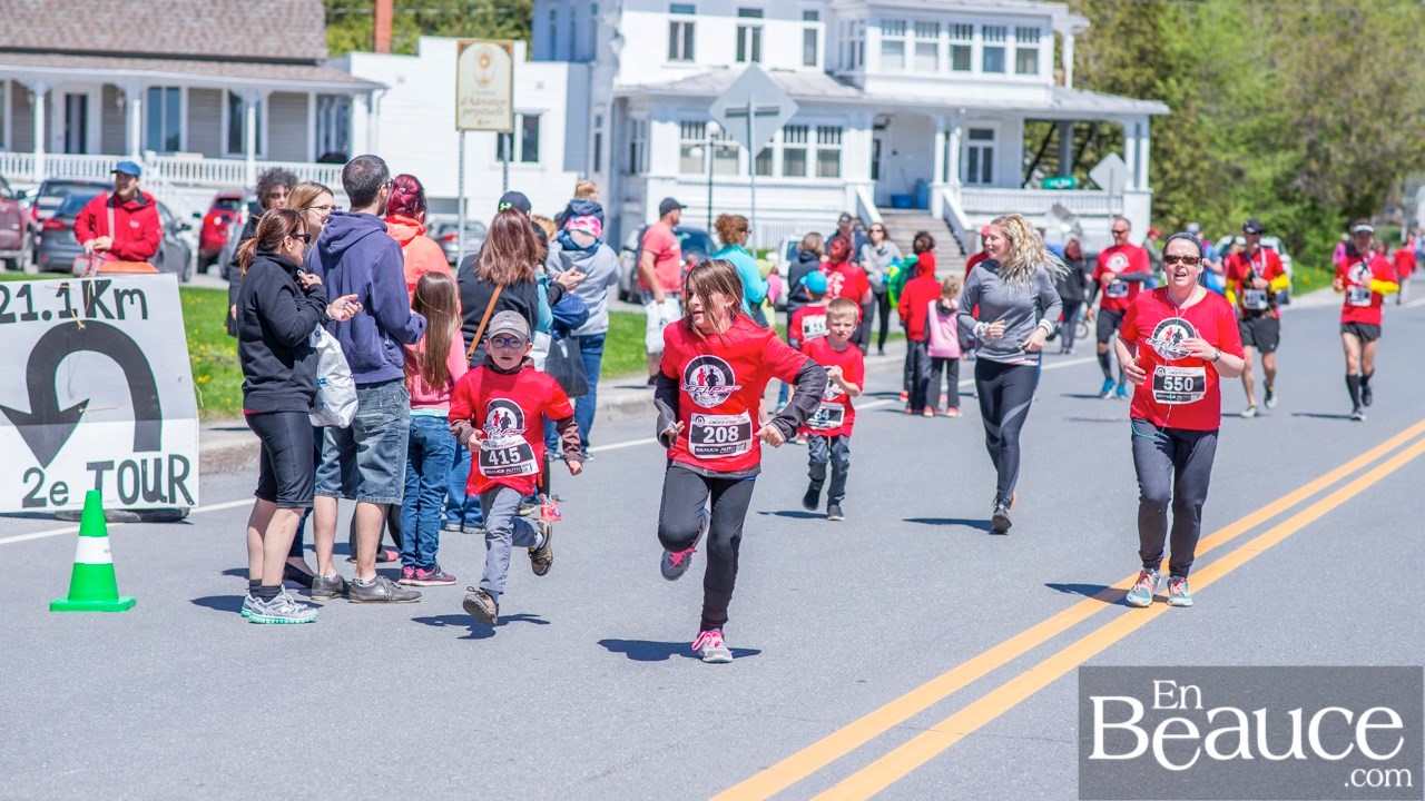Environ 200 enfants ont couru le 2 km du Défi PSF, pour la grande joie des spectateurs