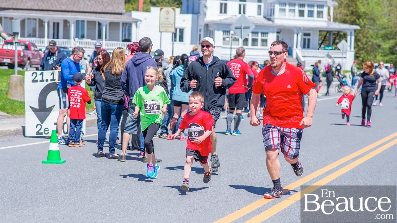 Environ 200 enfants ont couru le 2 km du Défi PSF, pour la grande joie des spectateurs