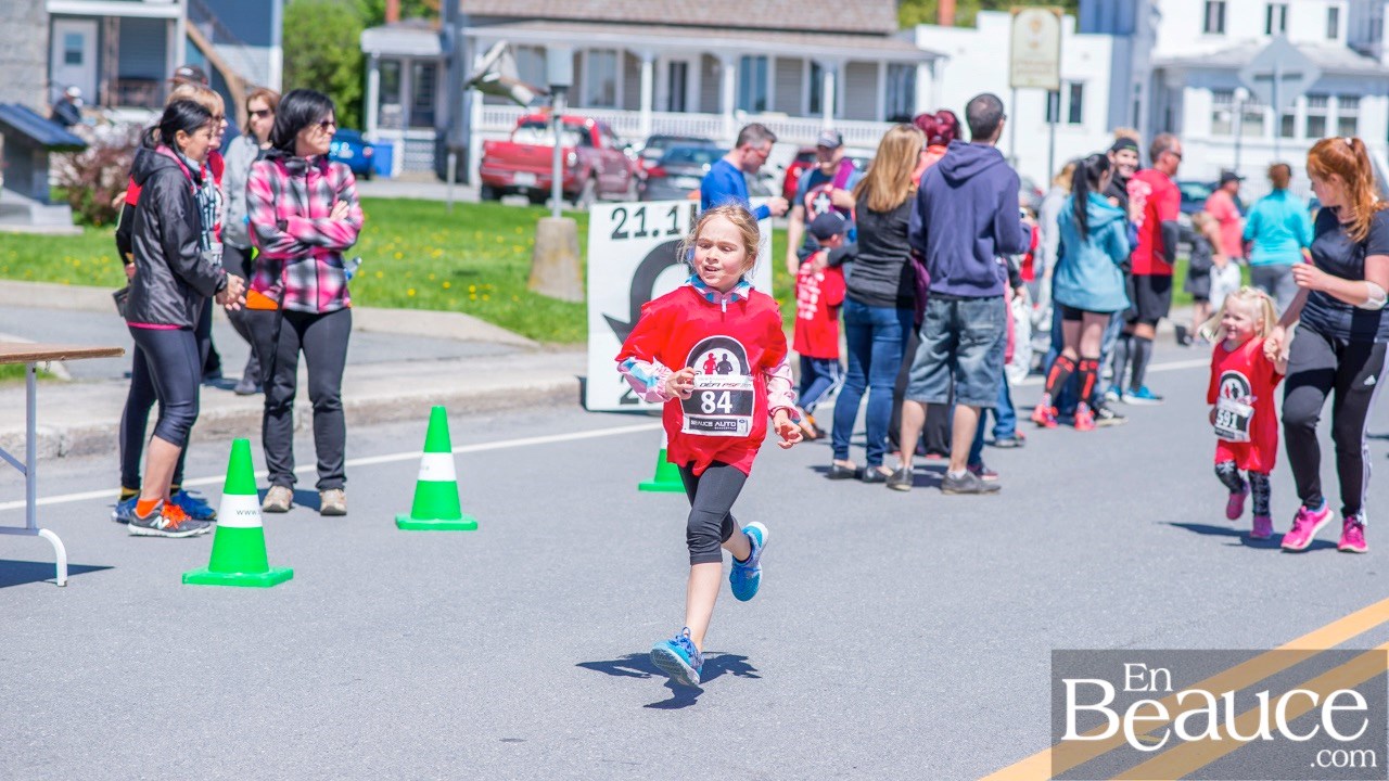 Environ 200 enfants ont couru le 2 km du Défi PSF, pour la grande joie des spectateurs