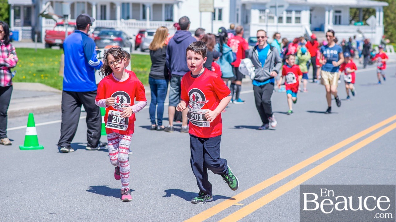Environ 200 enfants ont couru le 2 km du Défi PSF, pour la grande joie des spectateurs