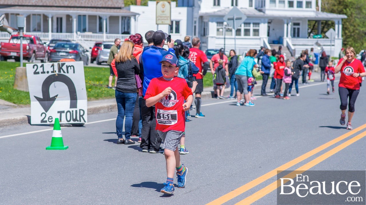 Environ 200 enfants ont couru le 2 km du Défi PSF, pour la grande joie des spectateurs