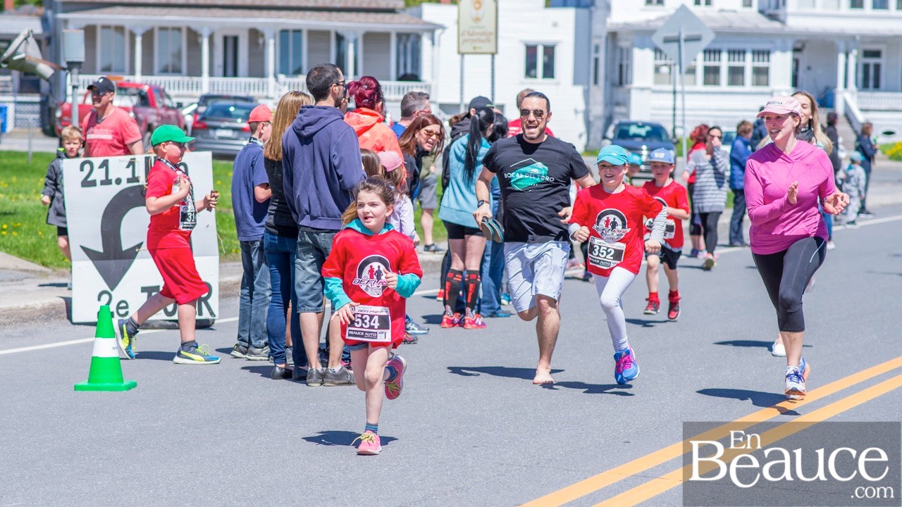 Environ 200 enfants ont couru le 2 km du Défi PSF, pour la grande joie des spectateurs