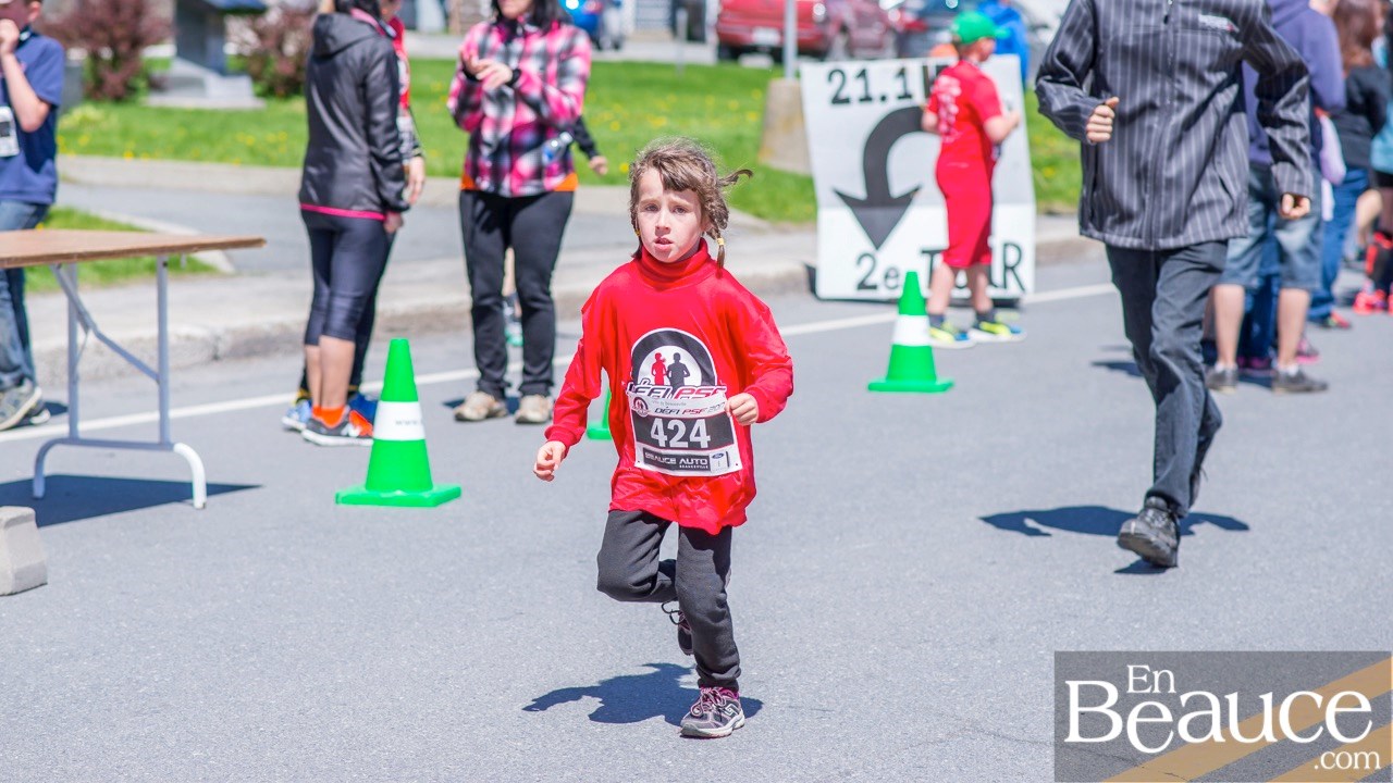 Environ 200 enfants ont couru le 2 km du Défi PSF, pour la grande joie des spectateurs